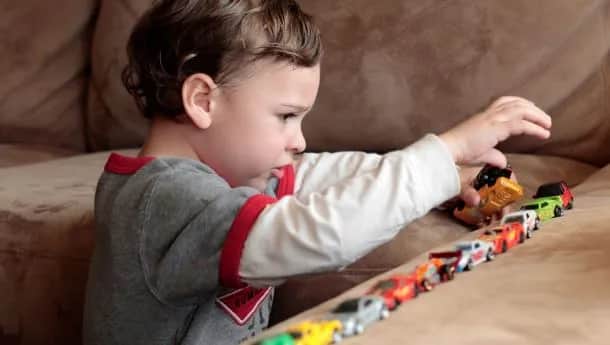 Czego nie robią dzieci z autyzmem? Mity i prawda o ich zachowaniach