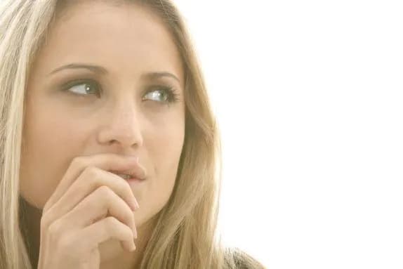 Czym jest lęk wolnopłynący? Objawy, przyczyny i jak sobie z nim radzić