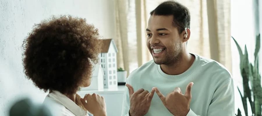 Osoby niesłyszące w odbiorze społecznym: jak zmieniają nasze postrzeganie