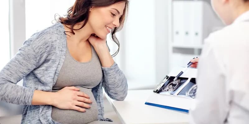 Czy przed badaniami prenatalnymi można jeść? Sprawdź, co unikać