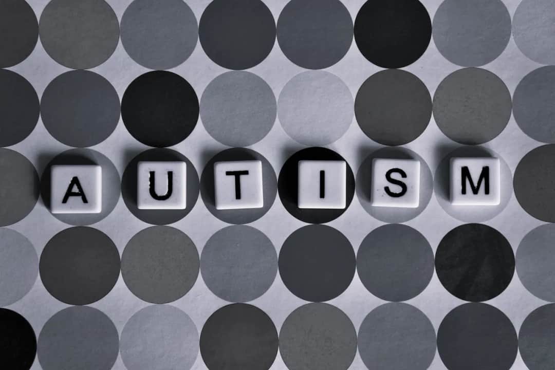 Jak rozpoznać objawy Aspergera u 4-latka i pomóc mu w codzienności