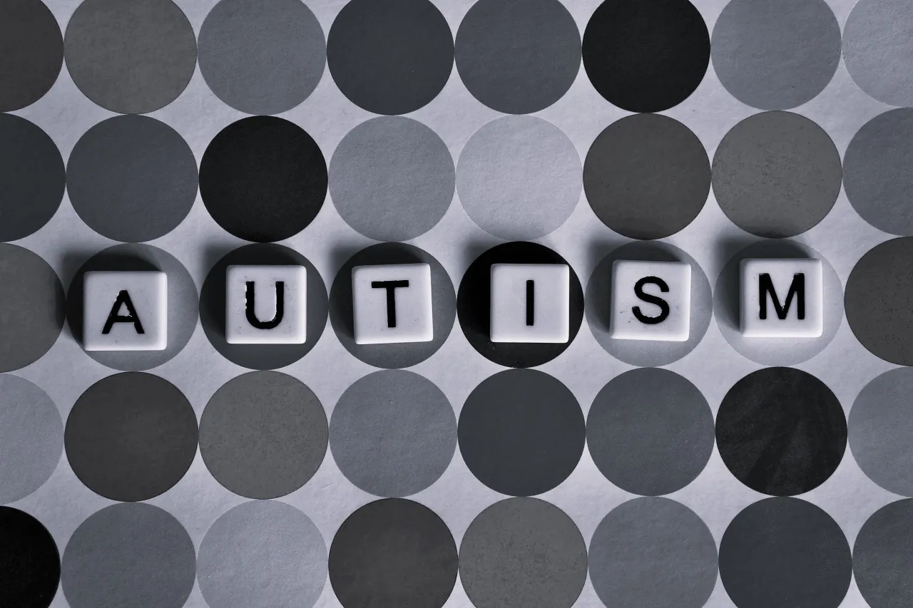 Jak rozpoznać objawy Aspergera u 4-latka i pomóc mu w codzienności