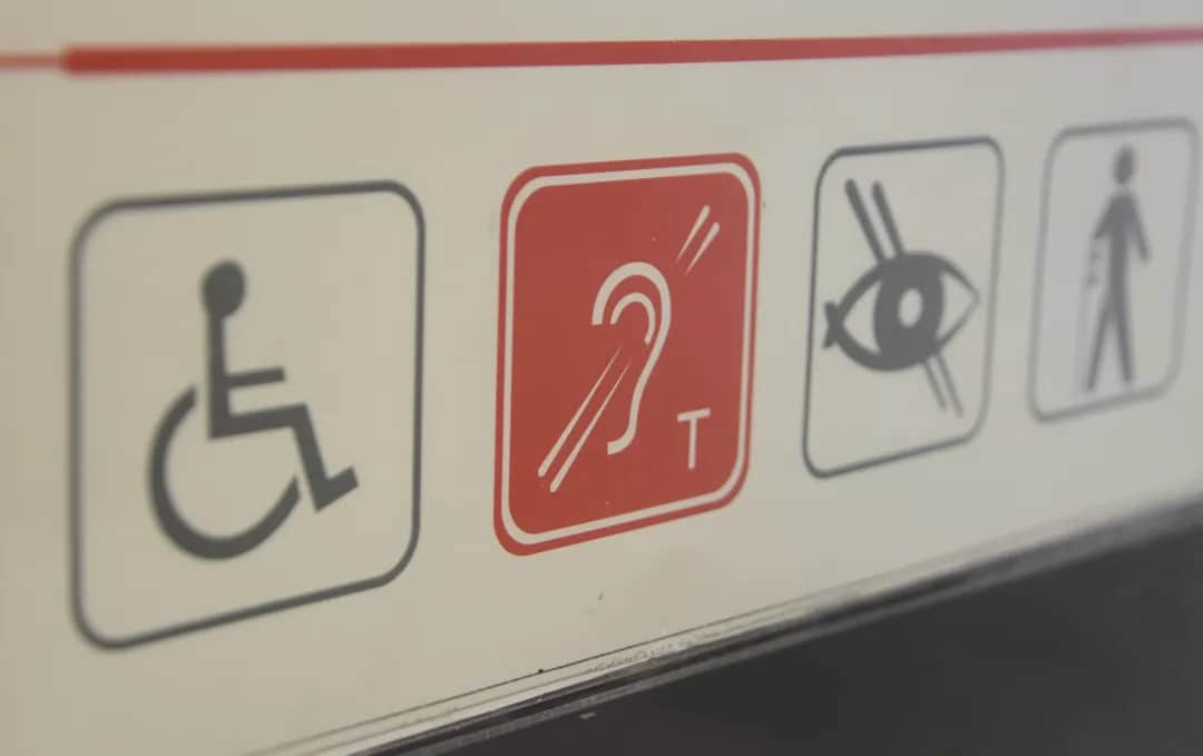 Co oznaczają piktogramy na legitymacji osoby niepełnosprawnej i ich znaczenie