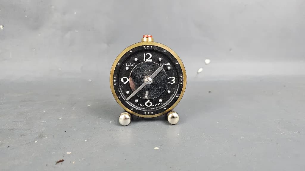 Najlepsze budziki dla niewidomych: Wybierz idealny model dla siebie