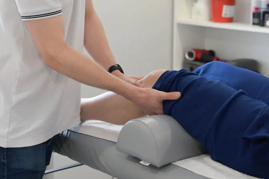 Rehabilitacja domowa NFZ - komu przysługuje i jakie są warunki?